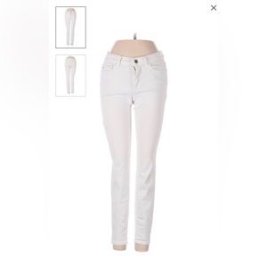 Women’s size 2 white skinny jeans with tags